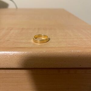 Elegant Gold Band Ring